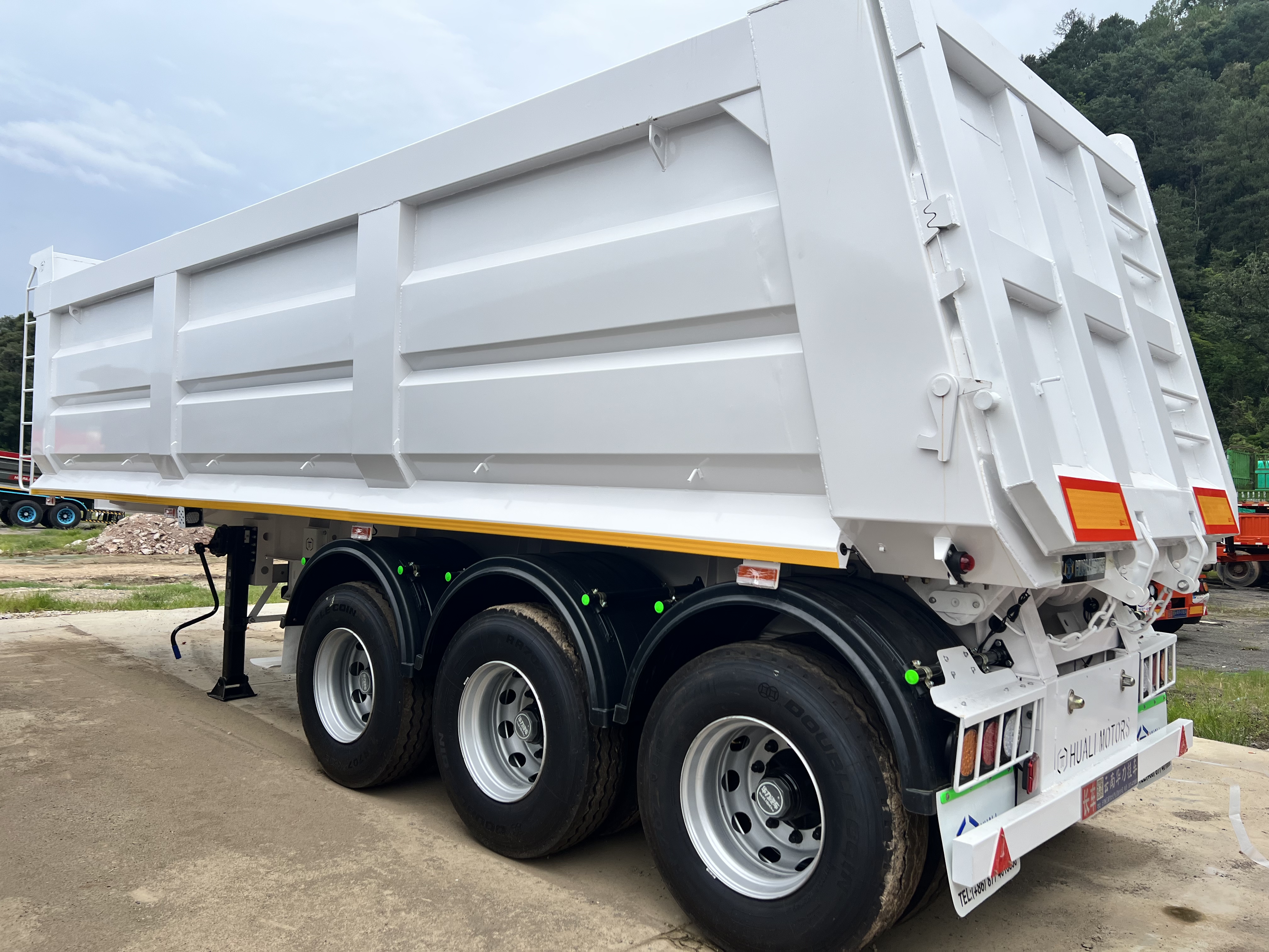 tipping trailer 06.jpg